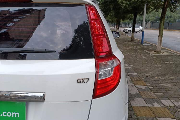 Used Geely Auto GX7 2015 Sports Edition 2.0L Automatic Luxury Upgrade Version China V Standard