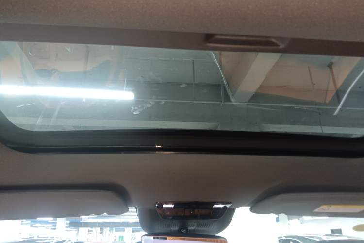 Used Dongfeng eπ eπ008 2025 210 Ultra Range-Extended Version 5 Seats