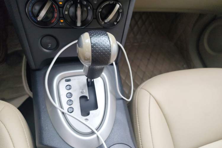 Used Nissan Qashqai 2011 2.0 XL Fire CVT 2WD Gear Lever