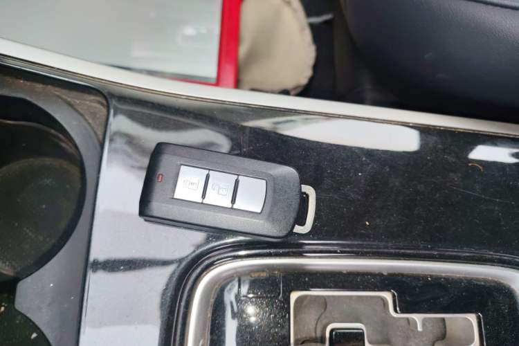 Used Mitsubishi Outlander 2019 2.0L Two-Wheel Drive Comfort Edition 5 Seats China VI Standard