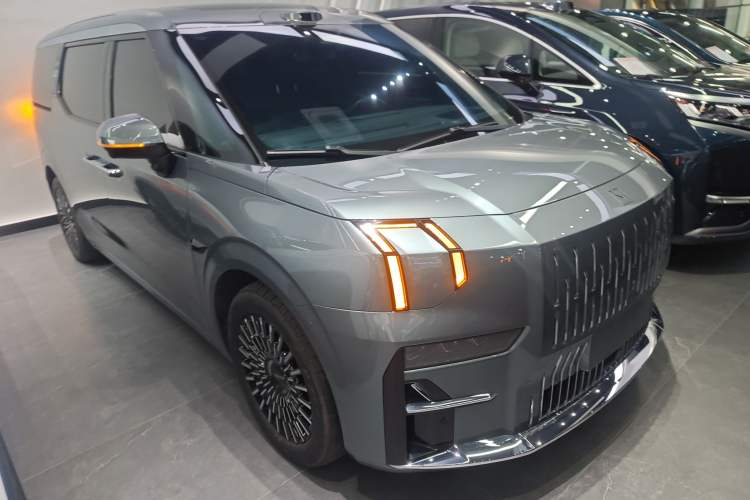 Used Zeekr 009 2024 Six-Seat Executive Version 4WD 108 kWh
