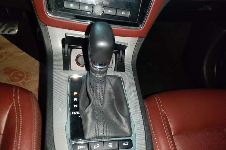 Used Roewe RX5 2016 30T Four-Wheel Drive Automatic Internet Smart Luxury Edition Gear Lever