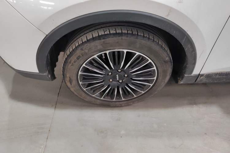 Used Sinotruk VGV U70 2020 1.5T Automatic Smart Luxury 7-Seater Left Front Wheel Hub