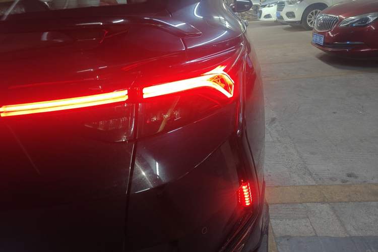 Used Dongfeng Aeolus Yixuan 2021 230T Automatic Dream-Chasing Rider Edition Right Rear Taillight