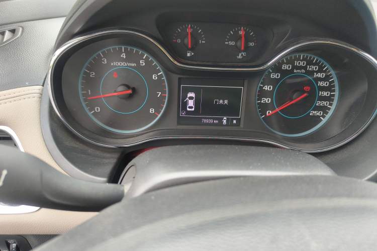 Used Chevrolet Cruze 2015 1.4T DCG Luxury Edition Odometer Close Up