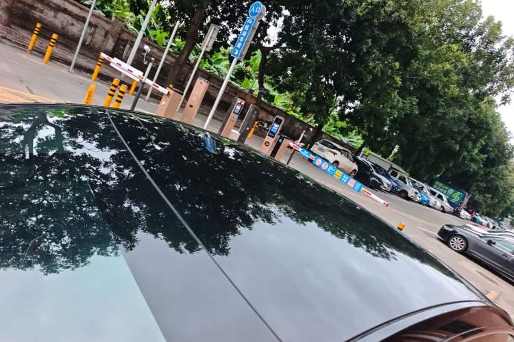 Used Tesla Model Y 2021 Long-Range All-Wheel-Drive Version
