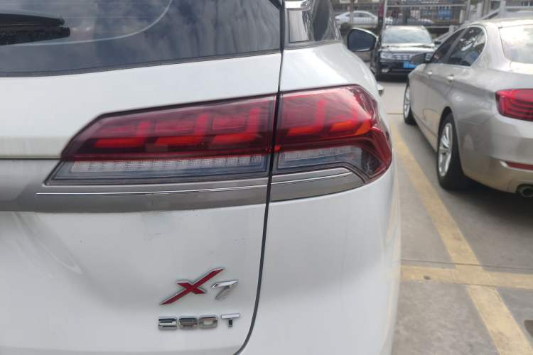 Used CHANGAN OSHAN X7 2020 1.5T Automatic Flagship Edition Right Rear Taillight
