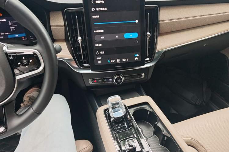 Used Volvo S90 New Energy 2026 Plug-in Hybrid Four-Wheel Drive Long-Range Luxury Smart Edition
