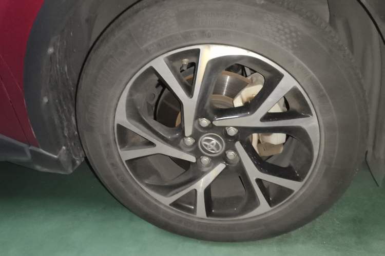 Used Toyota C-HR 2018 2.0L Leading with Sunroof China VI Standard Right Front Wheel Hub