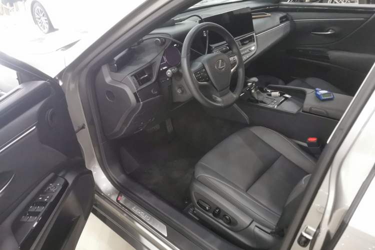 Used Lexus ES 2022 300h Excellence Edition
