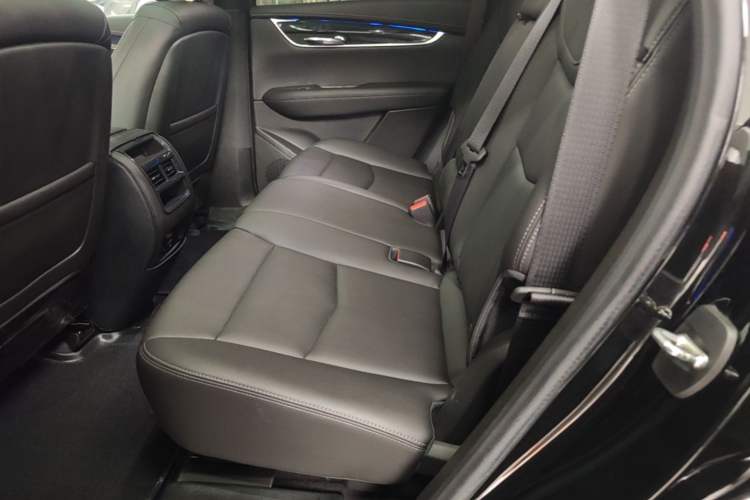 Used Cadillac XT5 2022 2.0T Two-Wheel Drive Luxury Version Left Rear Seat