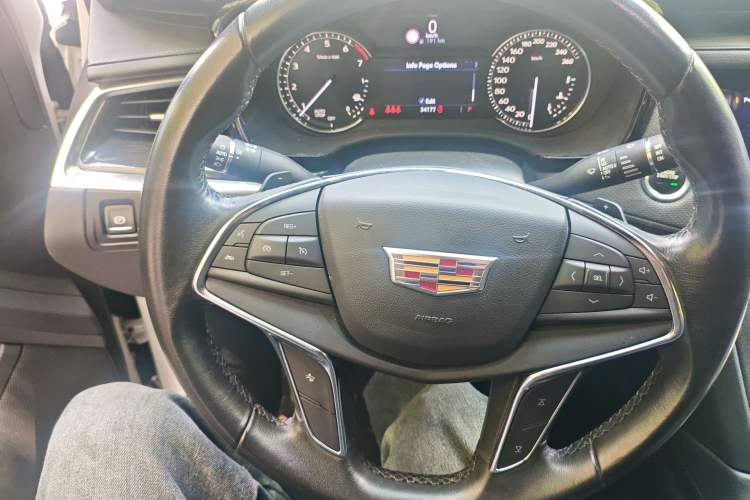 Used Cadillac XT5 2020 28T Luxury Version Steering Wheel