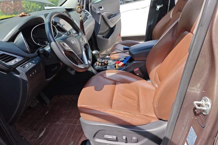 Used Hyundai Santa Fe 2013 2.0T Automatic All-Wheel Drive Top Trim
