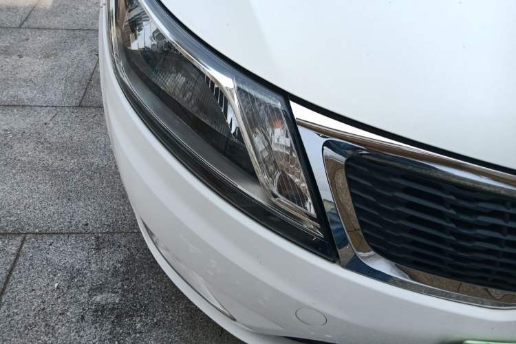 Used Kia K2 2012 Sedan 1.4L Automatic GLS Commemorative Edition Right Front Headlight