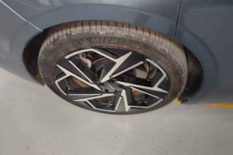 Used Lynk & Co Z10 2025 95 kWh 702 km All-Wheel Drive Intelligent Driving Ultra
