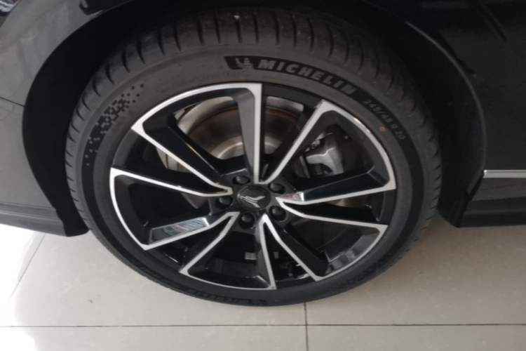 Used VOYAH PASSION 2024 PHEV Four-Wheel Drive Ultra-Long Range Flagship Model
