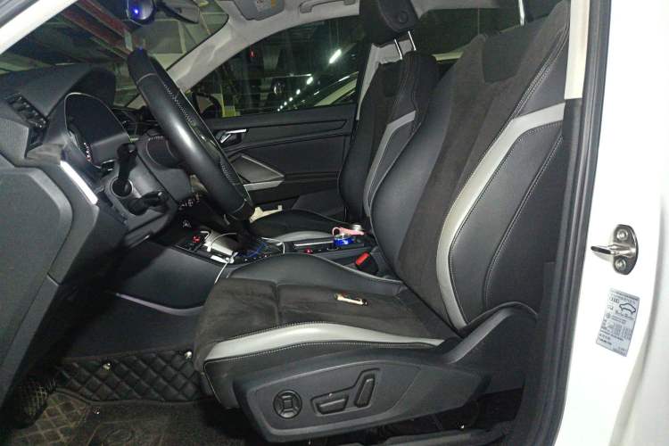 Used Audi Q3 2021 35 TFSI Progressive Dynamic Edition
