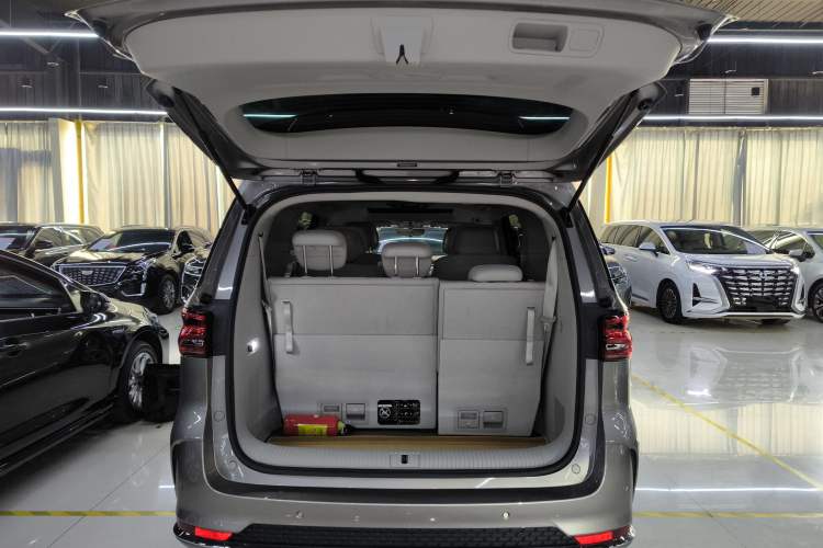 Used Roewe iMAX8 2023 400TGI Elite Edition
