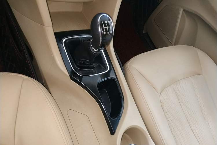 Used Baojun 730 2016 1.5L Manual Comfort Version 7 Seats China V Emission Standard