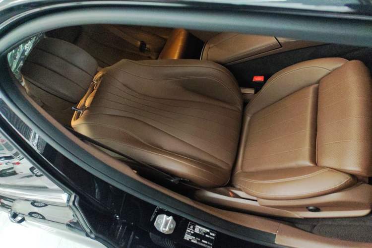 Used Mercedes-Benz E-Class 2022 Second Facelift E 300 L Fashion Edition
