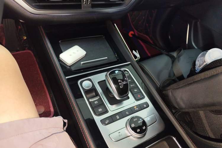 Used BYD Tang New Energy 2018 DM 2.0T All-Wheel Drive Smart Connect Elite 7-Seater China V Emission Standard Gear Lever