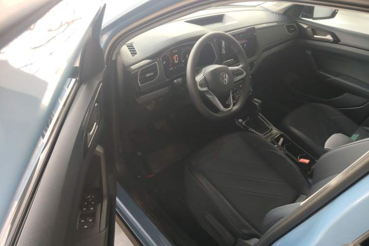 Used Volkswagen Tharu 2025 NewRui 300TSI Prestige Edition
