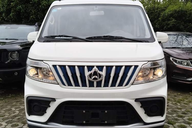 Used CHANGAN KAICHENG Ruixing EM80 2024 Comfort-Style 6-Seater 41.86 kWh Front