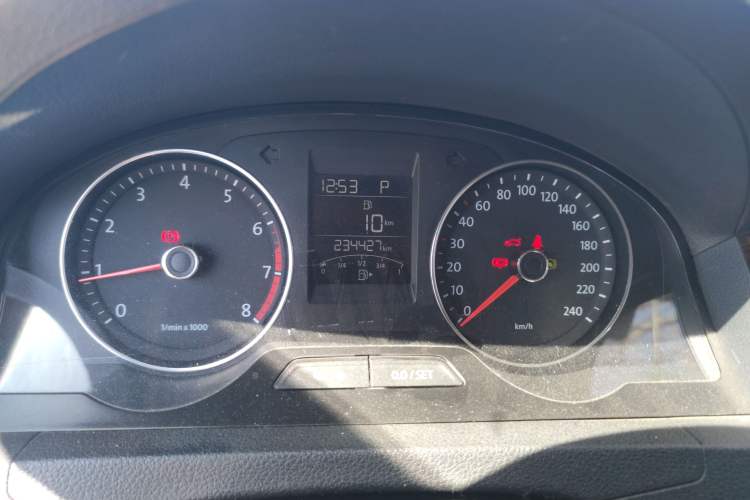 Used Volkswagen Santana 2013 1.6L Automatic Luxury Edition Odometer Close Up