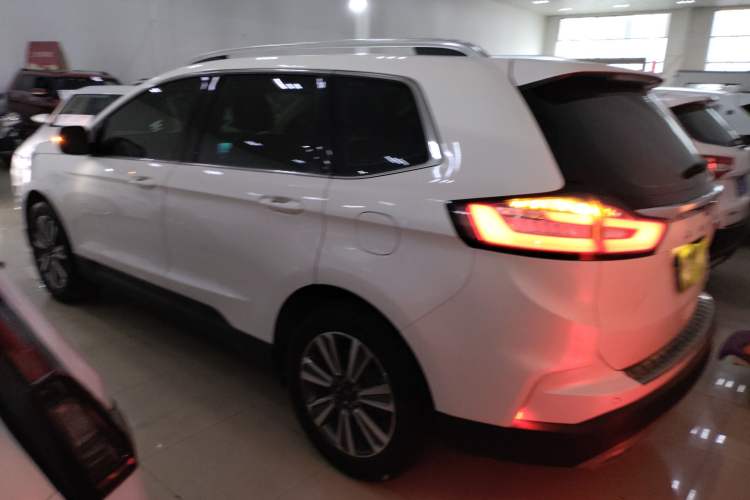 Used Ford Edge 2021 PLUS EcoBoost 245 Two-Wheel-Drive Platinum Edition 5 Seats
