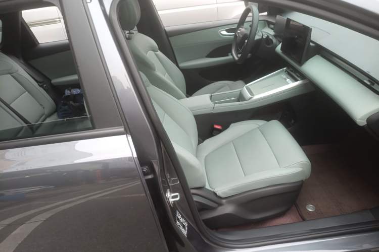 Used Roewe D6 2025 450km Deluxe Edition