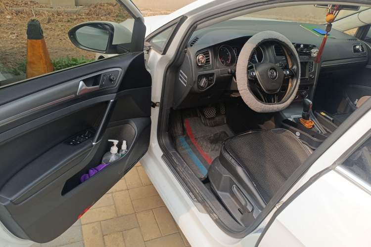 Used Volkswagen Golf 2016 230TSI Automatic Luxury Version
