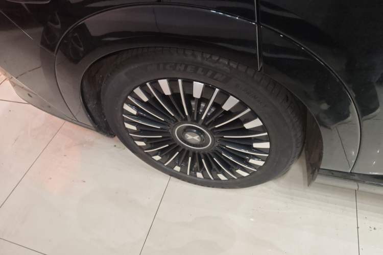 Used XPeng X9 2025 740 Ultra-Long Range Max Exterior 5