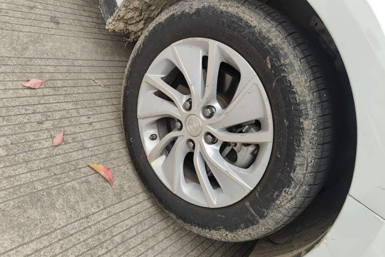 Used Buick Velite 6 2022 Plug-in Hybrid Connected Fashion Model Right Front Wheel Hub