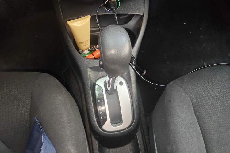 Used Nissan Livina 2013 1.6XE CVT Comfort Edition Gear Lever