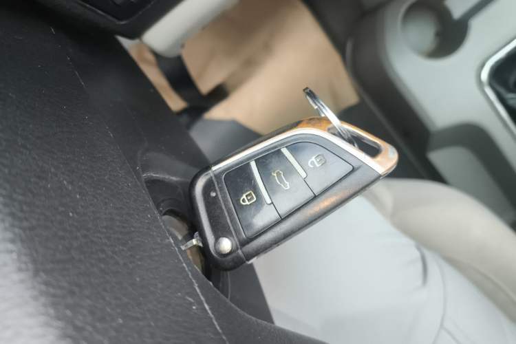 Used FORTHING Lingzhi 2017 M3L 1.6L 7-Seater Comfort Model
