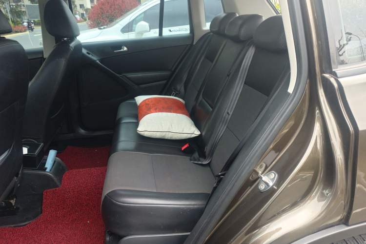 Used Volkswagen Tiguan 2015 1.8TSI Manual Two-Wheel Drive Fashion Edition Left Rear Seat