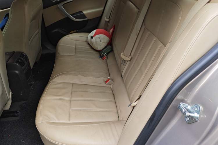 Used Buick Regal 2014 2.0L Elite Fashion Edition Left Rear Seat