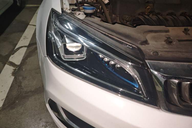 Used Geely Auto Emgrand 2019 Leading Edition 1.5L Manual Upgraded Connectivity Model China V Standard Right Front Headlight
