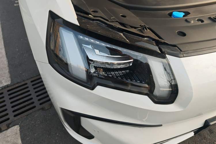 Used AION V 2024 Aion Tyrannosaurus 650 LiDAR Edition