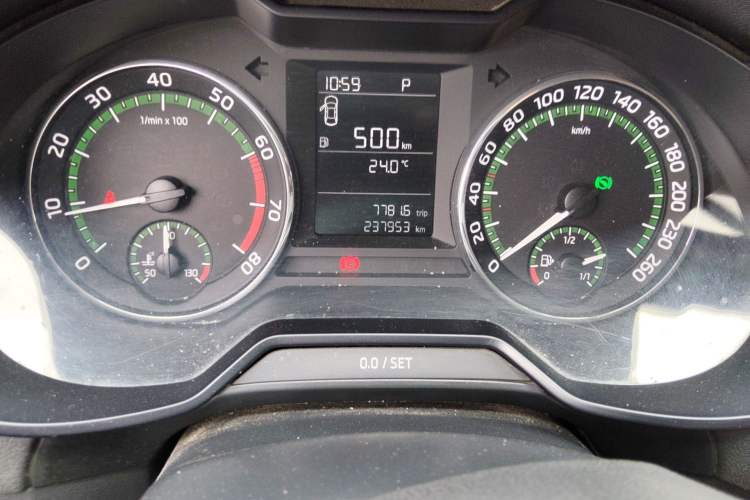 Used Skoda Octavia 2019 1.5L Automatic SmartDrive Comfort Edition China VI Standard Odometer Close Up