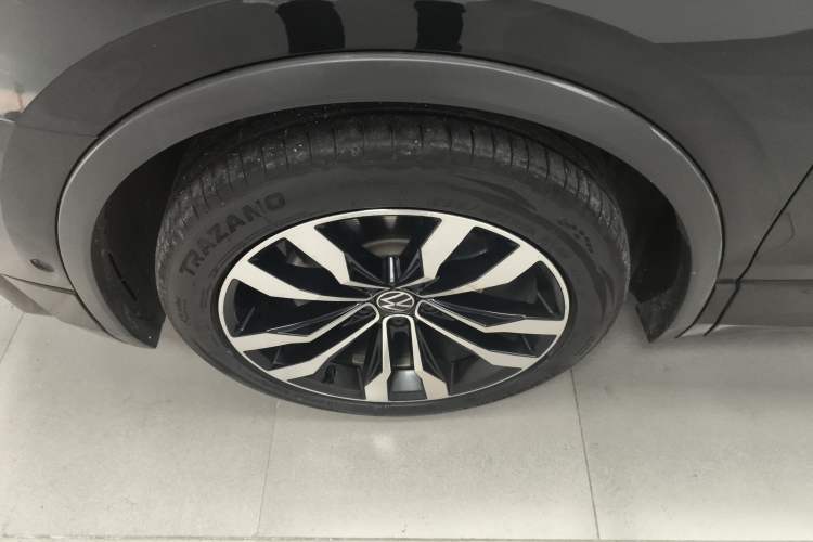 Used Volkswagen Tiguan L 2021 330TSI Automatic Two-Wheel Drive R-Line Enhanced Edition Left Front Wheel Hub