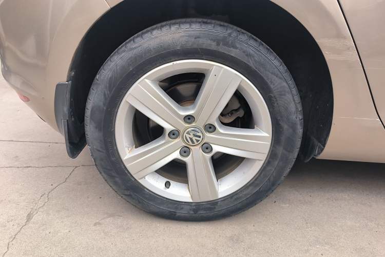 Used Volkswagen Golf 2016 1.6L Automatic Comfort Model Right Rear Wheel Hub