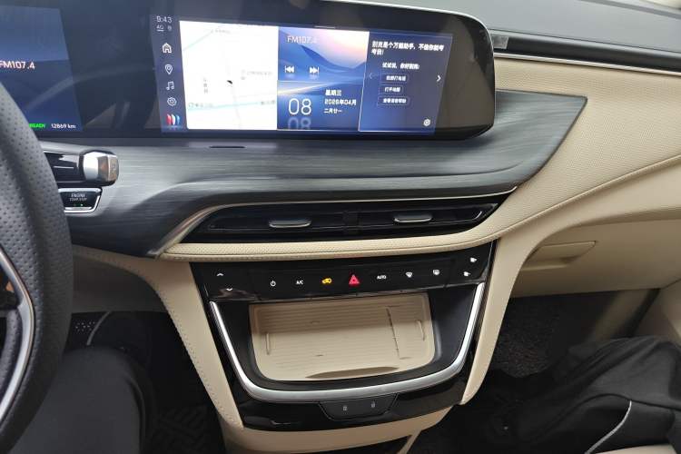 Used Buick GL8 New Energy 2025 Lu Shang Luxury Edition 7-Seater
