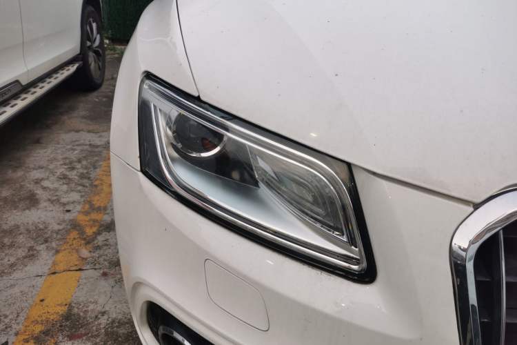 Used Audi Q5 2018 Collector's Edition 40 TFSI Ambition Model Right Front Headlight