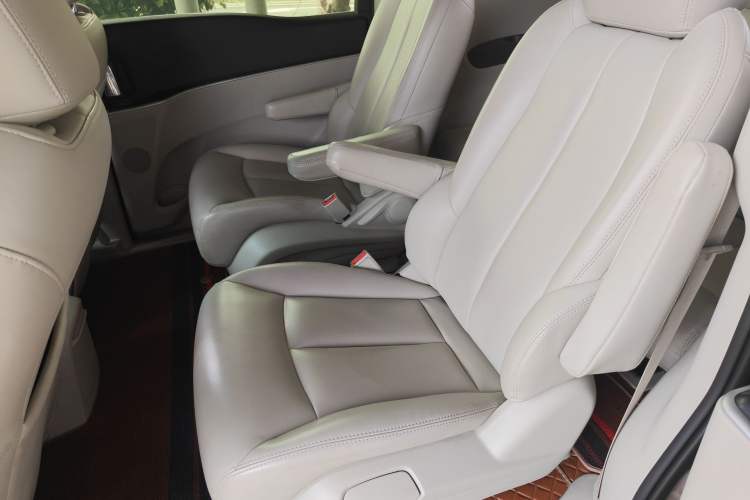 Used Buick GL8 2022 Land Cruiser Executive Class 652T Comfort Model