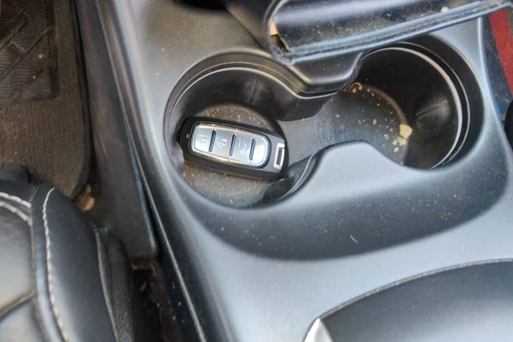 Used Dodge Journey 2013 2.4L Two-Wheel Drive Luxury Version