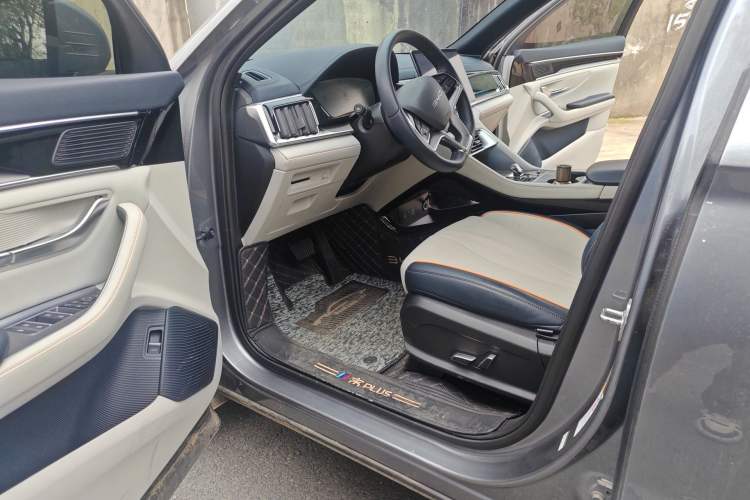 Used BYD Song PLUS New Energy 2024 HONOR Edition DM-i 150km Flagship PLUS Interior 3