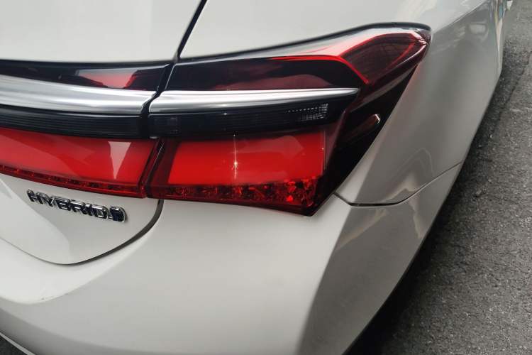 Used Toyota Corolla 2016 Dual-Engine 1.8L E-CVT Elite Edition Right Rear Taillight