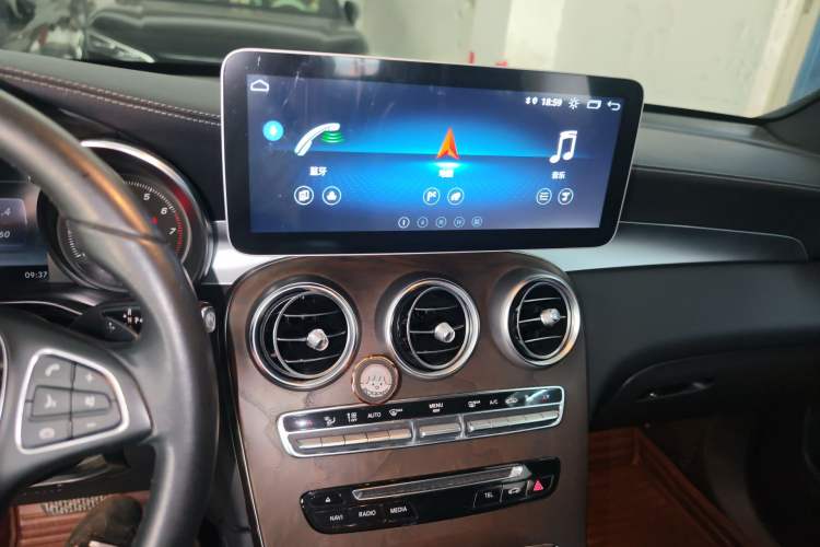 Used Mercedes-Benz GLC 2017 GLC 300 4MATIC Sport Edition Audio And AC Panel