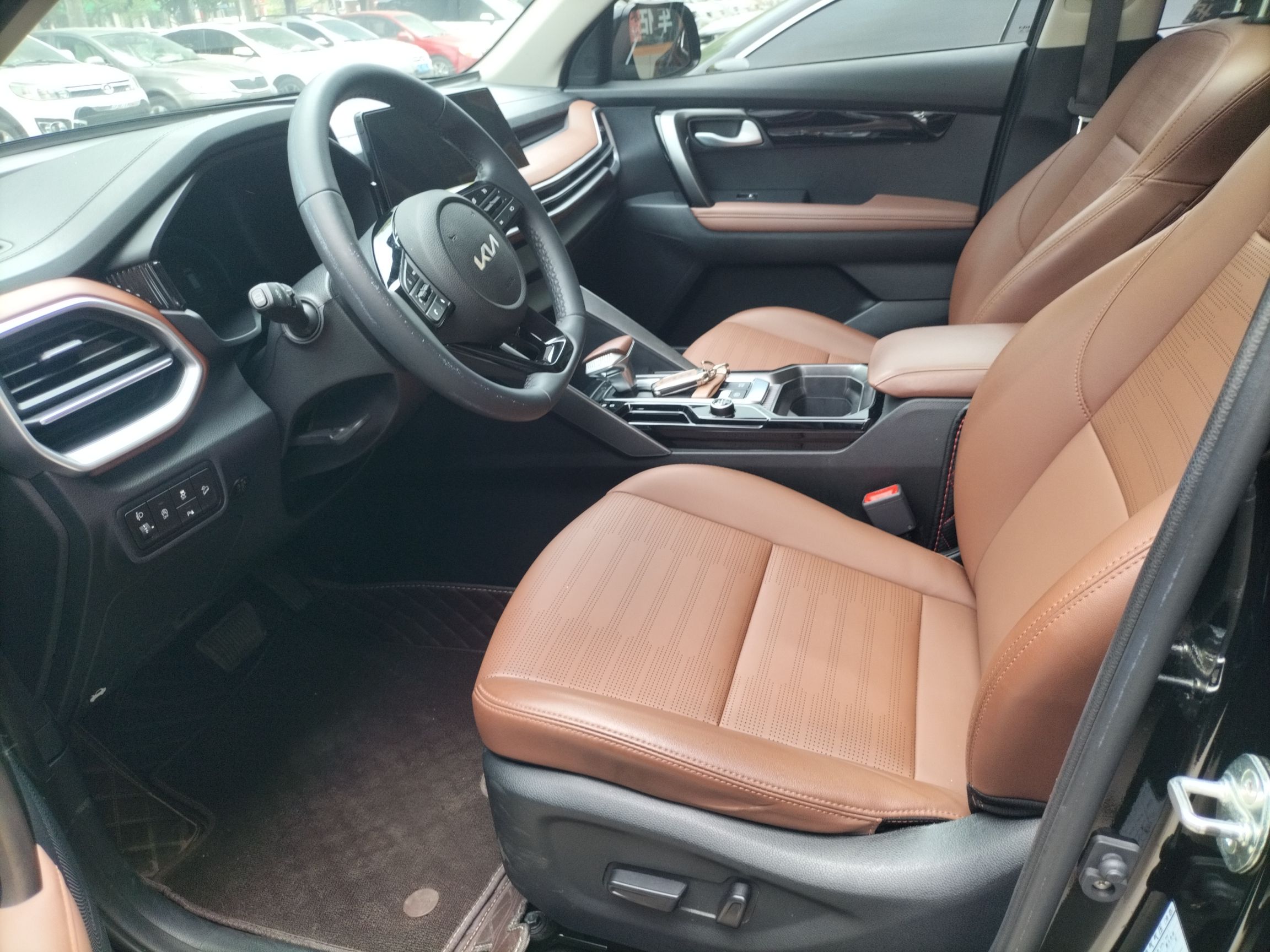 المقاعد الأمامية داخل السيارة